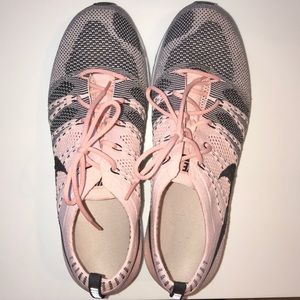 BRAND NEW Nike women’s Flyknit trainer